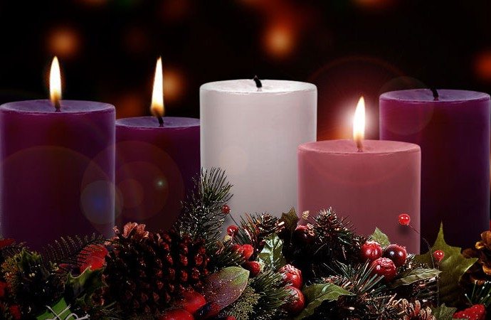 Advent-candles-wreath-690x450