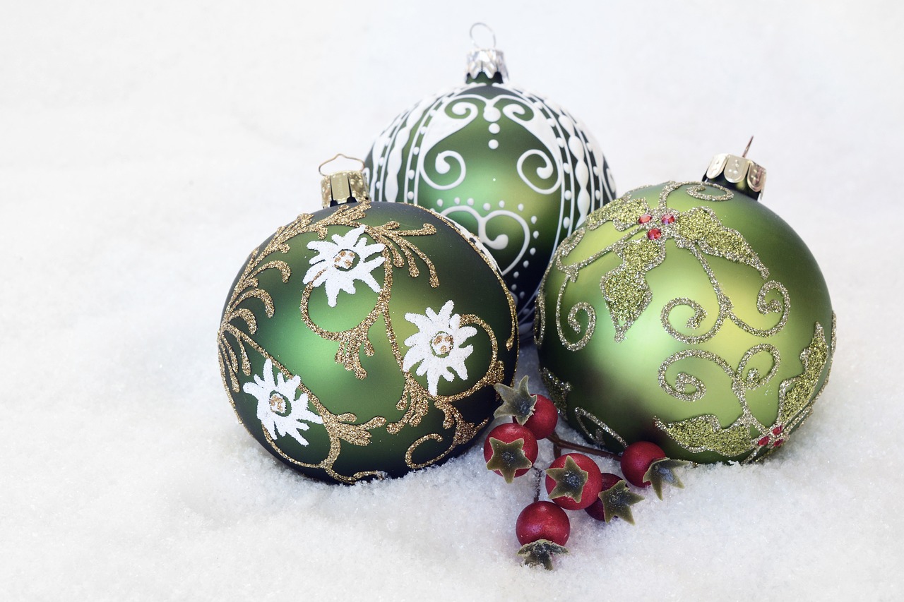 christmas-bauble-2956231_1280